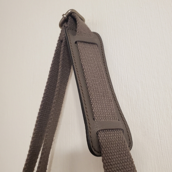 The Sak Crossbody Bag Purse Pebbled Gray Leather Interior Pockets Adjustable - Picture 7 of 16